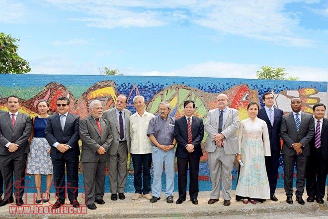 Nghệ sĩ Chile nổi tiếng thế giới thiết kế tranh trên 'Con đường gốm sứ' ảnh 5